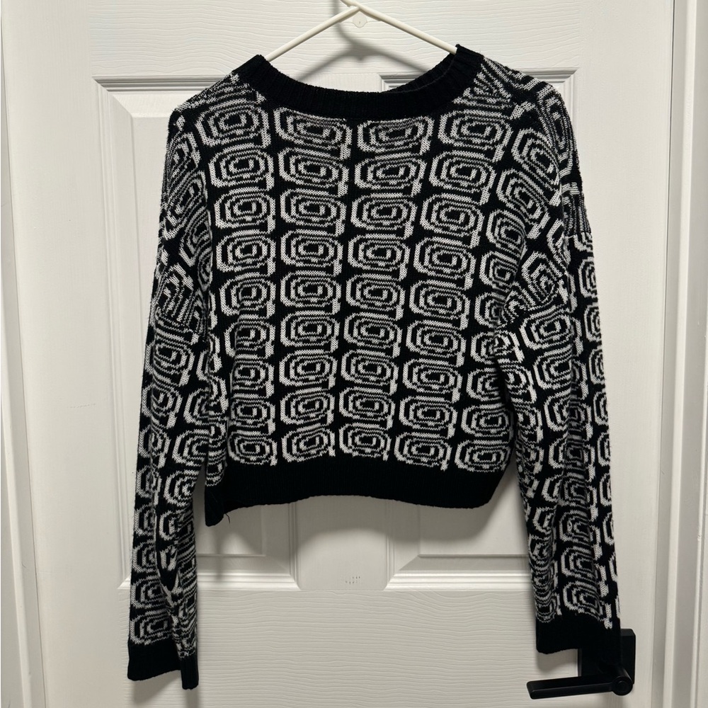 Black and White Geometric Cropped Sweater